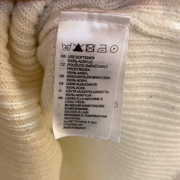 H&M Cozy Sweater - Picture 4 of 4